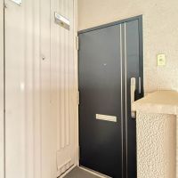 千葉県美浜区幸町の売買物件/玄関ドアは交換されていて新しくなってます