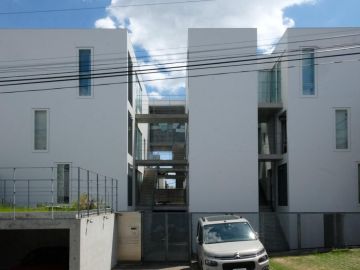 世田谷区代沢の賃貸物件/大胆に吹き抜ける、集合住宅