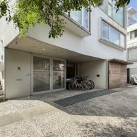 世田谷区世田谷の賃貸物件/軒の下にある手前の区画が今回のお部屋です