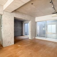 世田谷区世田谷の賃貸物件/北側にも窓があり、南北に風を通すことができます。また引き戸を開けてオープンに暮らすことが可能です