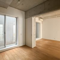 世田谷区世田谷の賃貸物件/反対のアングルで。北側は電気なしだと少し暗め