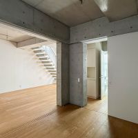 世田谷区世田谷の賃貸物件/洋室からリビングを見て