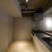 川崎市高津区下作延の売買物件/キッチン。背面には棚を用意できる余白があります