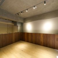 川崎市高津区下作延の売買物件/キッチン前の収納上は写真やクラフトを飾れる飾り棚に良いスペース