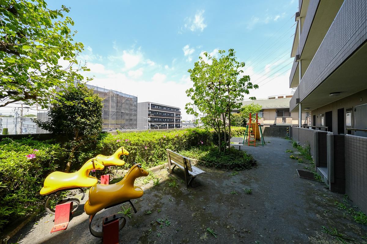 川崎市高津区下作延の売買物件/マンション内には子供を遊ばせることのできる小さなスペース