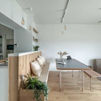 大田区田園調布の売買物件/ダイニングには造作のソファ付き