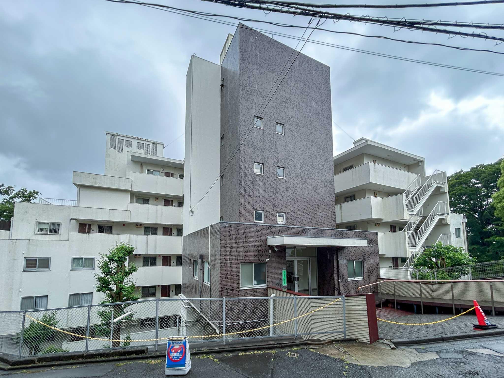 大田区田園調布の売買物件/エントランス側からみる外観