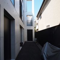 中野区南台の賃貸物件/突き当たりの黒い扉の先が今回の部屋
