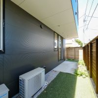杉並区荻窪の売買物件/1階の庭。駐車場から出入りも可能