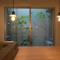 渋谷区上原の売買物件/食事をしながら中庭の緑を楽しめる