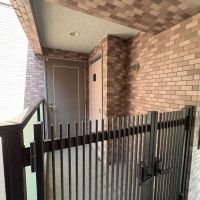 川崎市宮前区宮前平の売買物件/玄関前のポーチ　結構広さがある