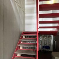 中野区東中野の賃貸物件/エレベーターはなく、階段で上がります