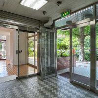 品川区上大崎の賃貸物件/エントランスホールを介して、室内に入ります
