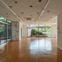 品川区上大崎の賃貸物件/部屋の奥から道路側をみる