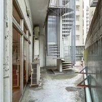 品川区上大崎の賃貸物件/勝手口の外。共用部