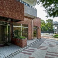 品川区上大崎の賃貸物件/エントランス側からみる
