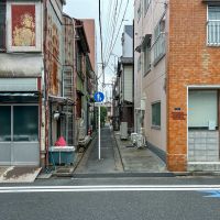 江東区清澄の賃貸物件/道路側から建物をみる。道路からでもその異様さは感じ取れます