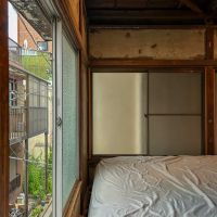 江東区清澄の賃貸物件/壁とマットの間にある隙間には、落下防止ネットを設置予定