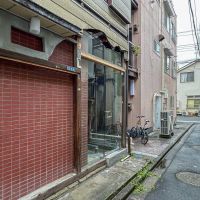 江東区清澄の賃貸物件/建物前から北側の道路を見る