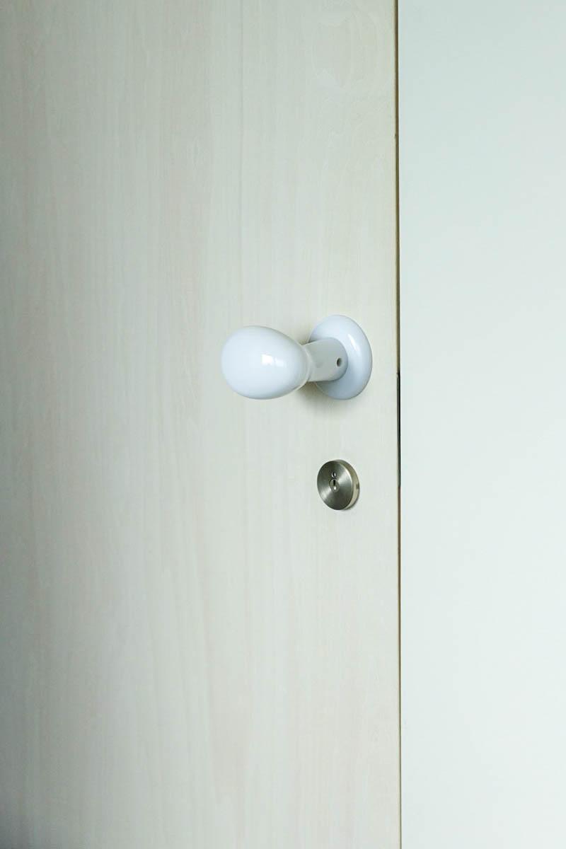 中野区中野の賃貸物件/トイレのドアのノブが丸っこくてかわいい（405号室）
