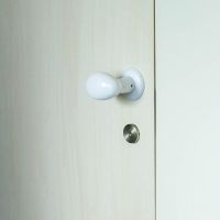 中野区中野の賃貸物件/トイレのドアのノブが丸っこくてかわいい（405号室）