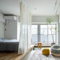 中野区中野の賃貸物件/アイボルトにワイヤーを通して、カーテンを吊れば、緩やかに部屋を区切ることもできます（302号室）