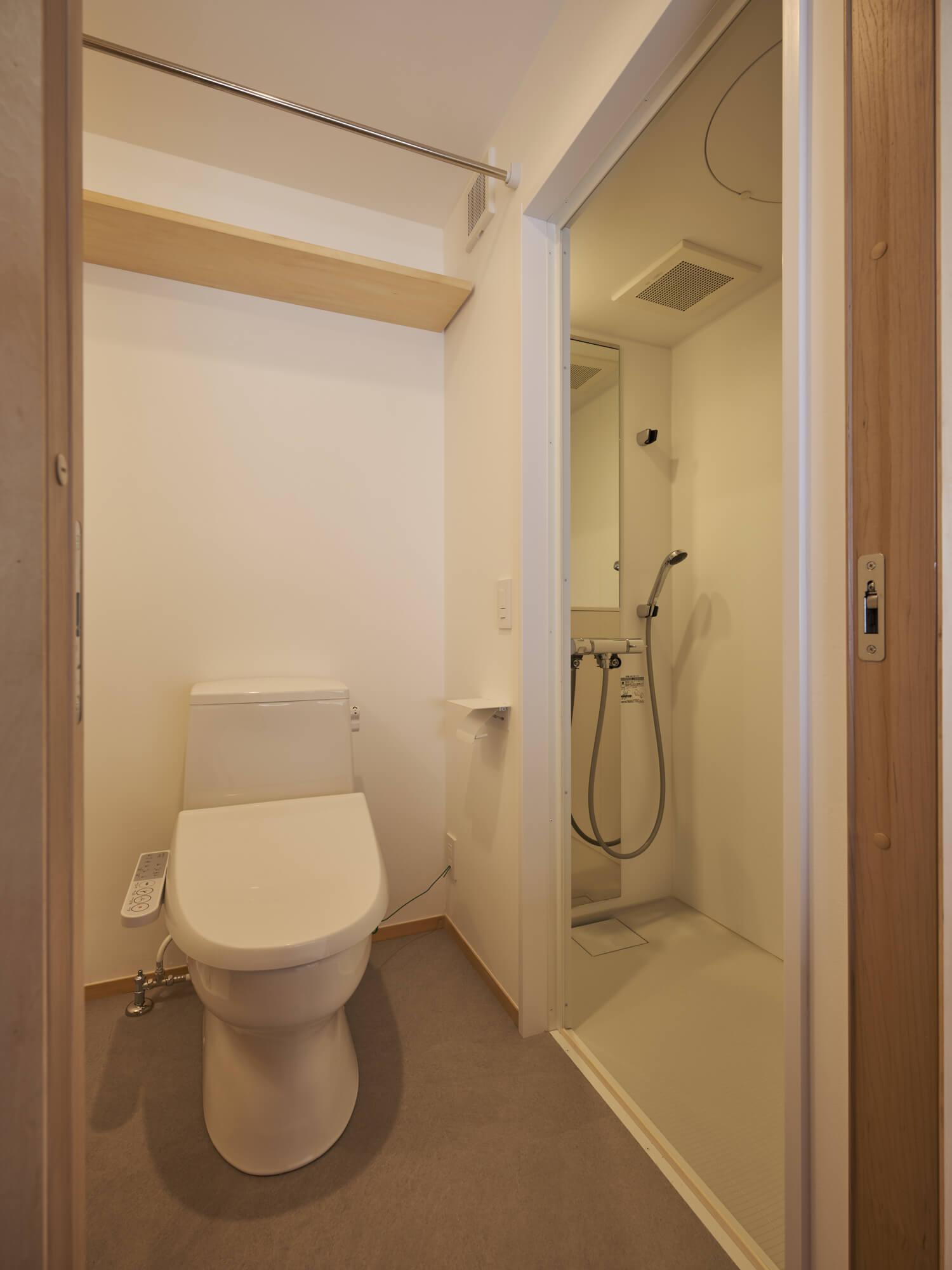 小平市花小金井の賃貸物件/A号室トイレおよびシャワールーム