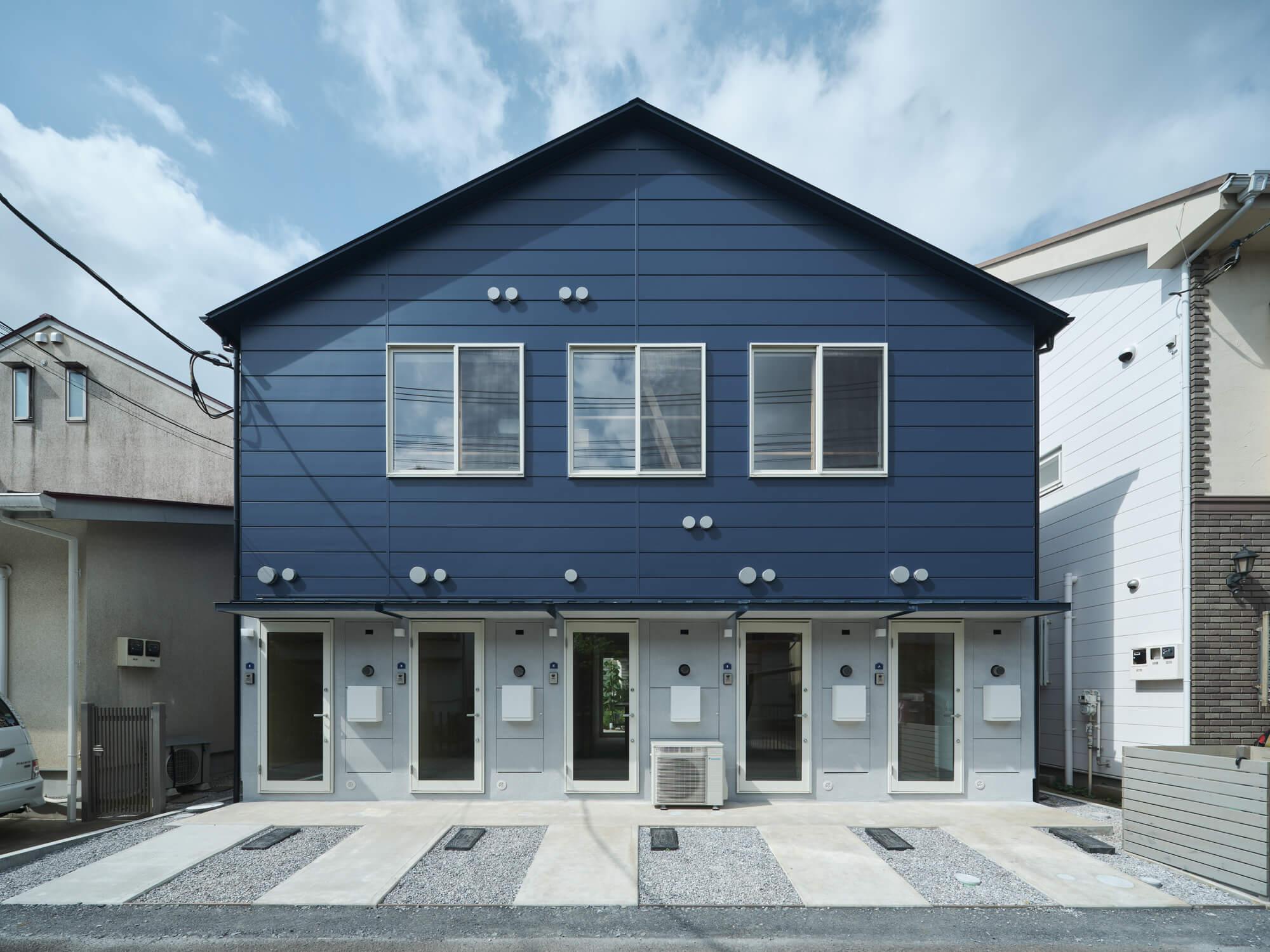 小平市花小金井の賃貸物件/外観（グリーンロードと反対側の居住者玄関）