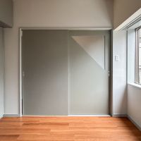 目黒区東山の賃貸物件/スライド扉を閉めて各部屋を区分けすることができます。