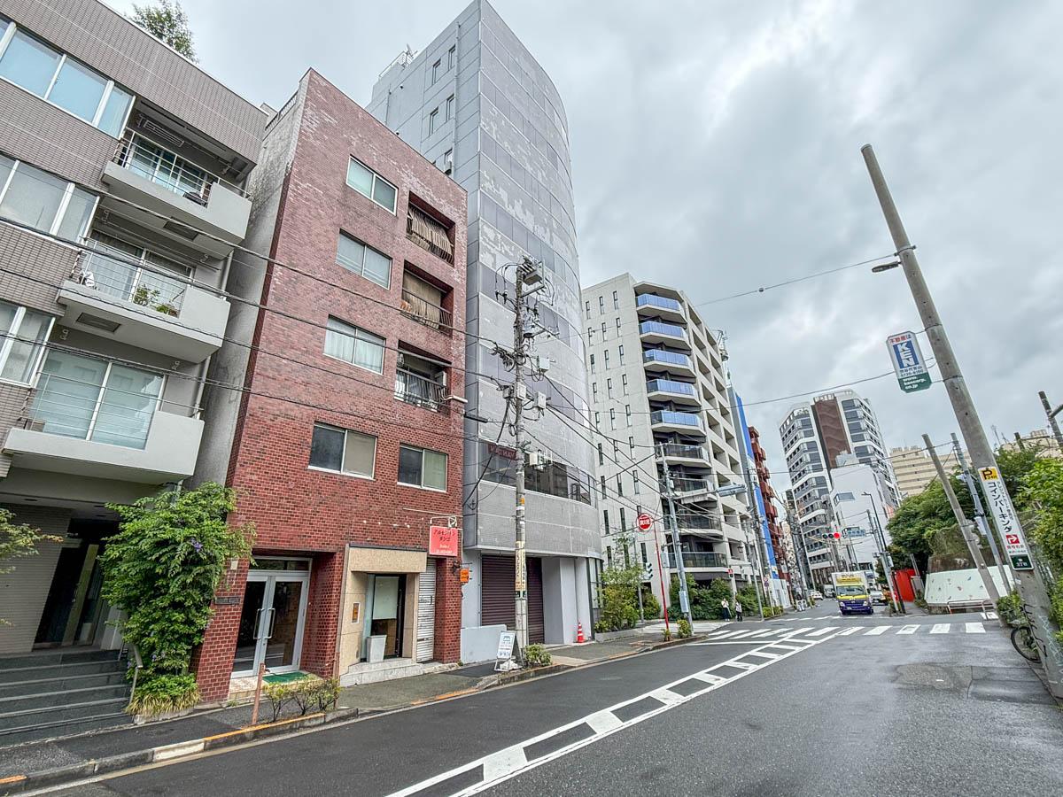 渋谷区東の賃貸物件/外観。タイル張りの渋い建物です
