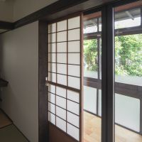 大田区南馬込の賃貸物件/縁側やサンルームが付随することで二重窓＋障子扉になり、冬の寒さや夏の日差しの強さなどを和らげる効果もありそう
