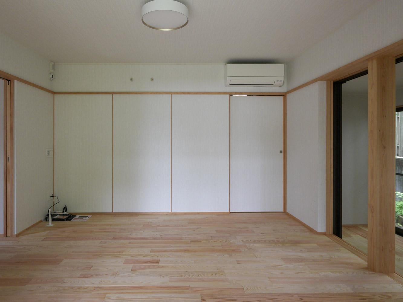 大田区南馬込の賃貸物件/リビング奥の引き戸の先に（次の画像に進む）