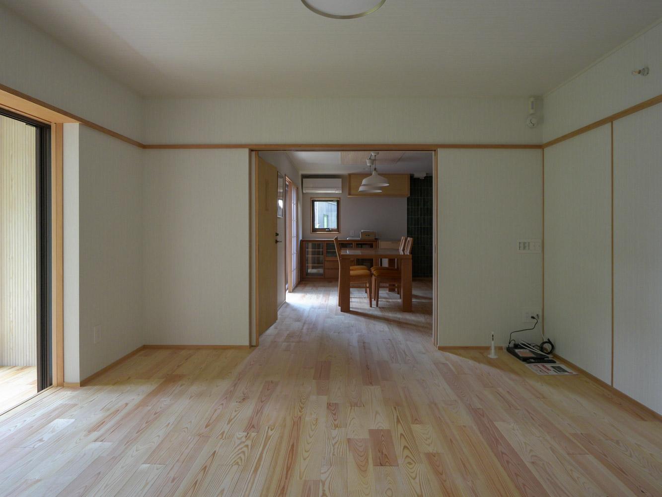 大田区南馬込の賃貸物件/ダイニングとリビングはひと繋がりにすることも、引き戸で区切ることも可能