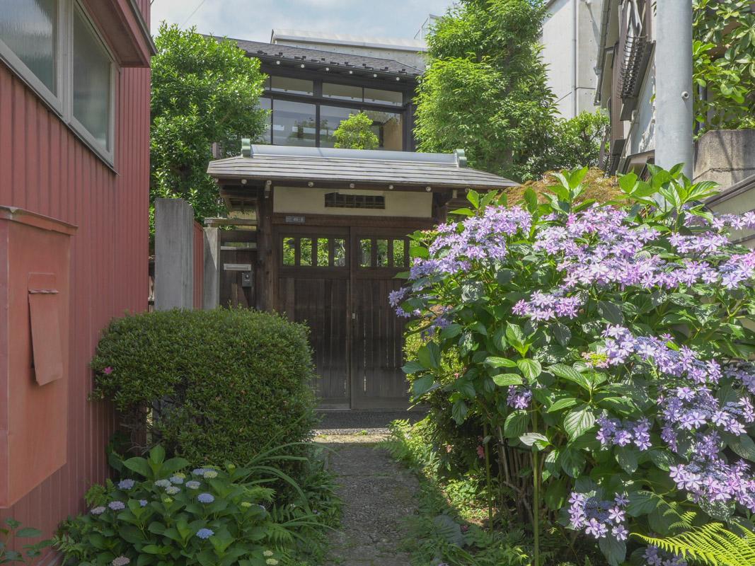 大田区南馬込の賃貸物件/それでは、順に細かく見ていきましょう。まずは、趣ある門扉がお出迎え