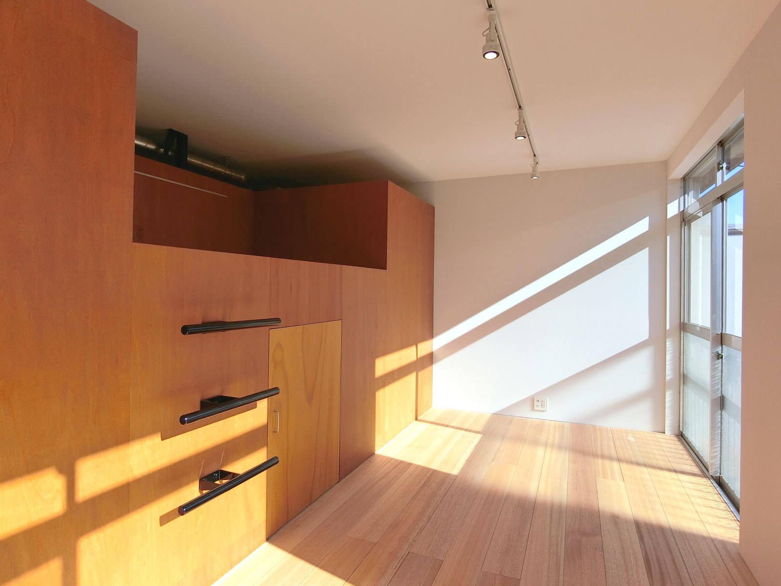 八王子市天神町の賃貸物件/下が収納で上が寝床、オリジナルの造作が面白い部屋
