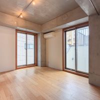 文京区湯島の賃貸物件/奥の洋室も二面採光で明るいです