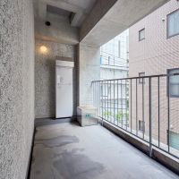文京区湯島の賃貸物件/バルコニーは奥行きがありゆったりと使えます