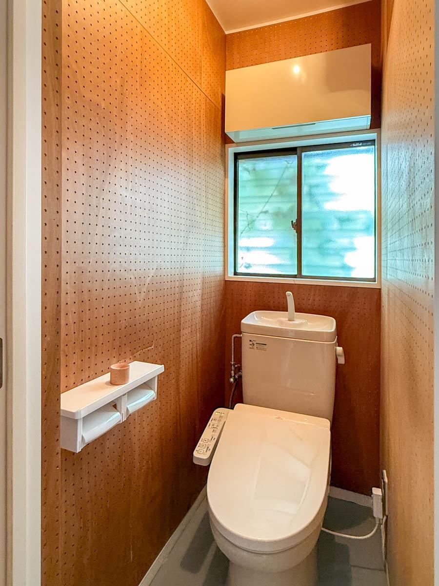 埼玉県川口市安行藤八の賃貸物件/トイレの壁も有孔ボード