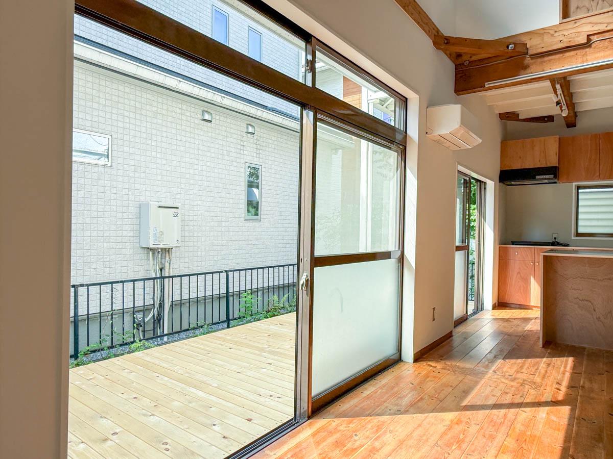 埼玉県川口市安行藤八の賃貸物件/ウッドデッキに出やすいつくり