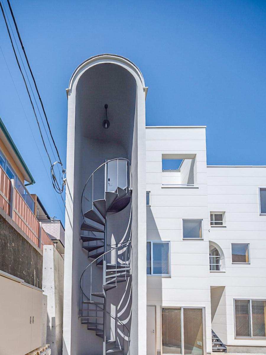 世田谷区代沢の賃貸物件/部屋に向かう、専用の螺旋階段。※竣工当初の写真です