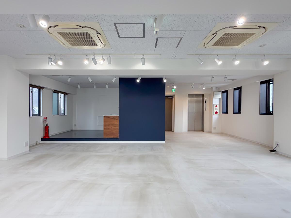 渋谷区広尾の賃貸物件/フワッした空間をネイビーが引き締める
