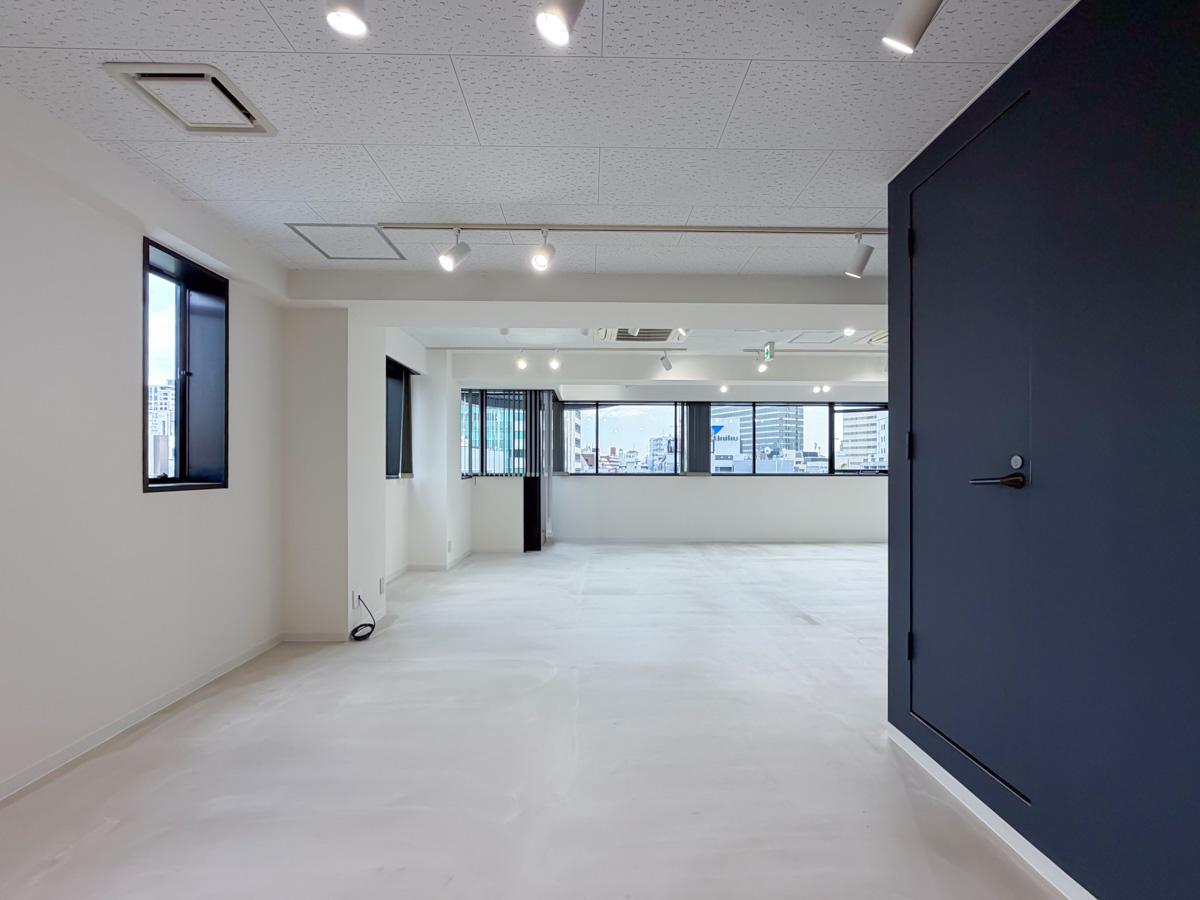 渋谷区広尾の賃貸物件/エレベーターを降り、まっすぐとフロアをみる。