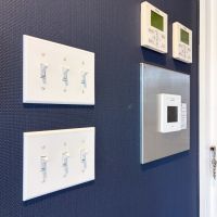 渋谷区広尾の賃貸物件/空調やオートロック、電気のスイッチは一箇所に集約。トグルスイッチがニクいです