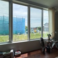 千葉県印西市笠神の売買物件/リビングからの眺め。現在向かいの建物が建築中