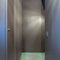 渋谷区恵比寿の売買物件/玄関。L字になっているため、玄関先から生活の場が見えないつくり