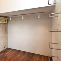 渋谷区上原の賃貸物件/らせん階段が属するコーナー、ローズウッドの床が味わい深いです