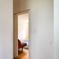 練馬区石神井台の売買物件/玄関先の廊下からリビングを見る