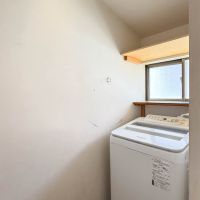 練馬区石神井台の売買物件/洗濯機置き場は2階の階段脇に
