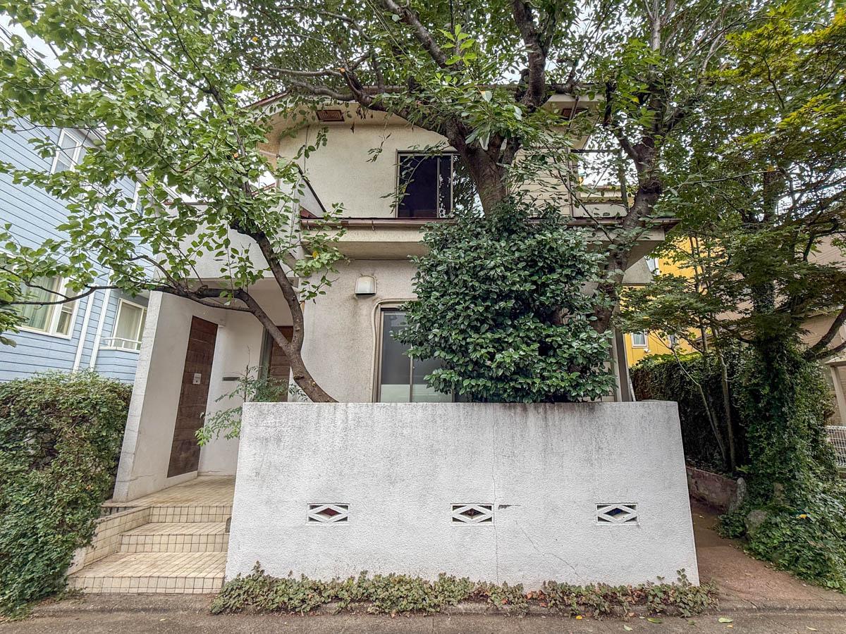 練馬区石神井台の売買物件/建物を正面から見て
