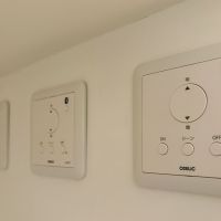新宿区中落合の売買物件/天井を走る配線ダクトレールはオーデリック社製のもの　Bluetoothで照明のコントロールができる